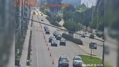 Traffic Cam Pembroke Pines: Pines Blvd at W 72nd Avenue