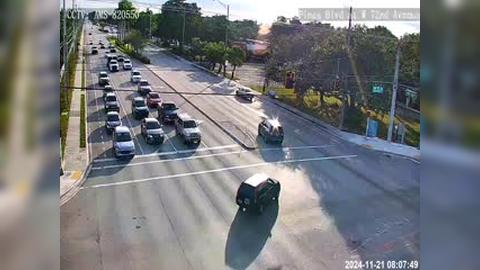 Traffic Cam Pembroke Pines: Pines Blvd at W 72nd Avenue
