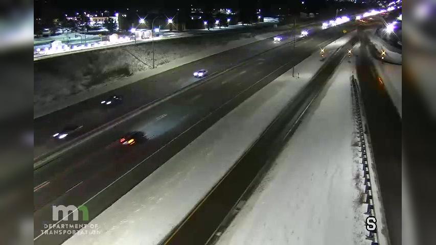 Traffic Cam Bloomington: I-35W SB @ 98th St