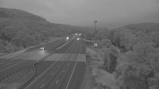 Traffic Cam Tuxedo Park › South: I-87 Between Interchange 15A (Sloatsburg/Suffern) and 16 (Harriman