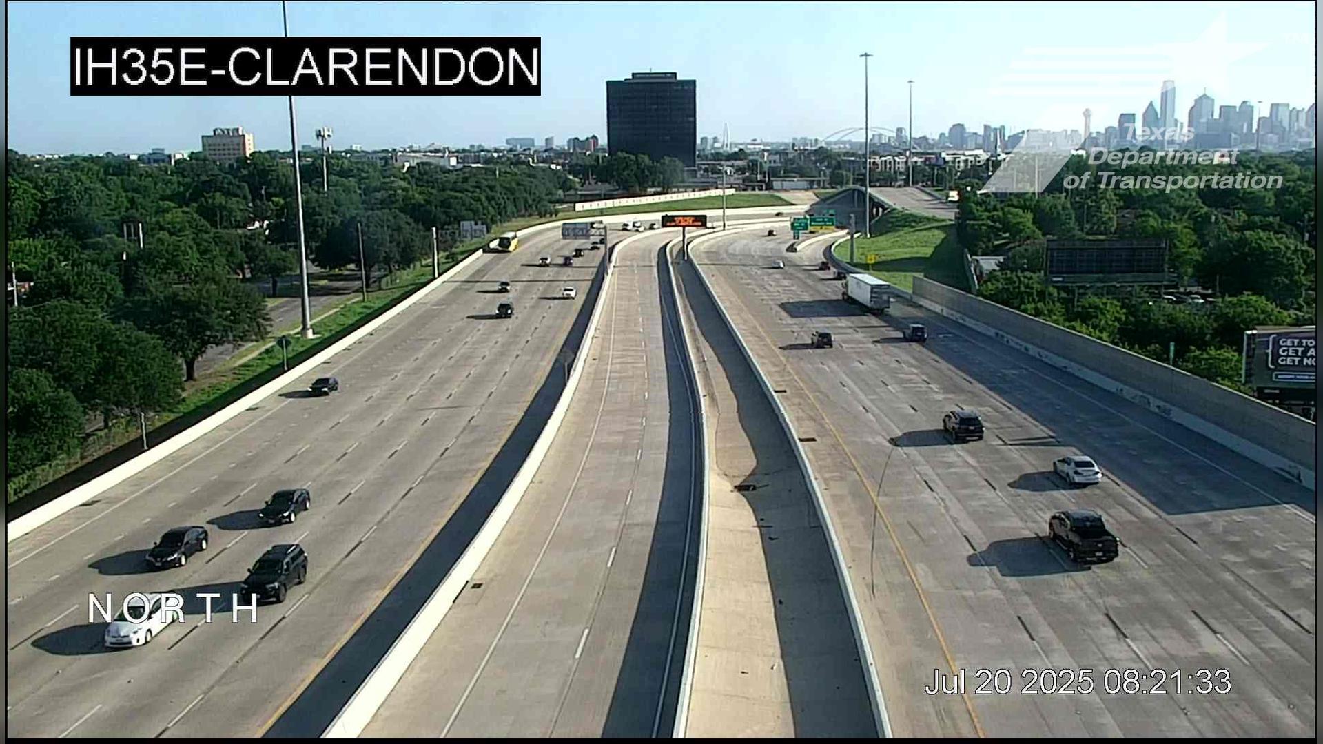 Traffic Cam Dallas › North: I-35E @ Clarendon