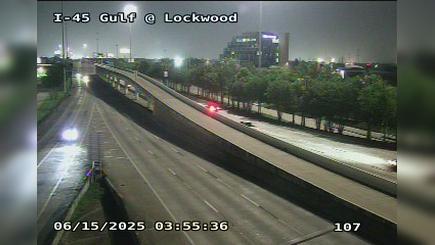 Traffic Cam Houston › South: I-45 Gulf @ Lockwood