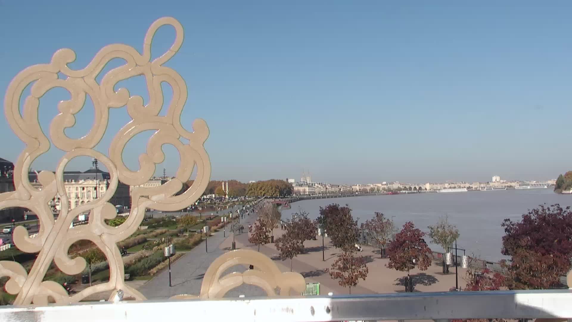 Traffic Cam Bordeaux: Les quais rive gauche