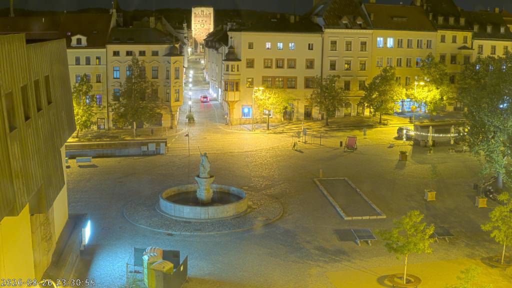 Traffic Cam Jihlava › West: Neptunova kašna - Masarykovo náměstí - The Gate of Holy Mother