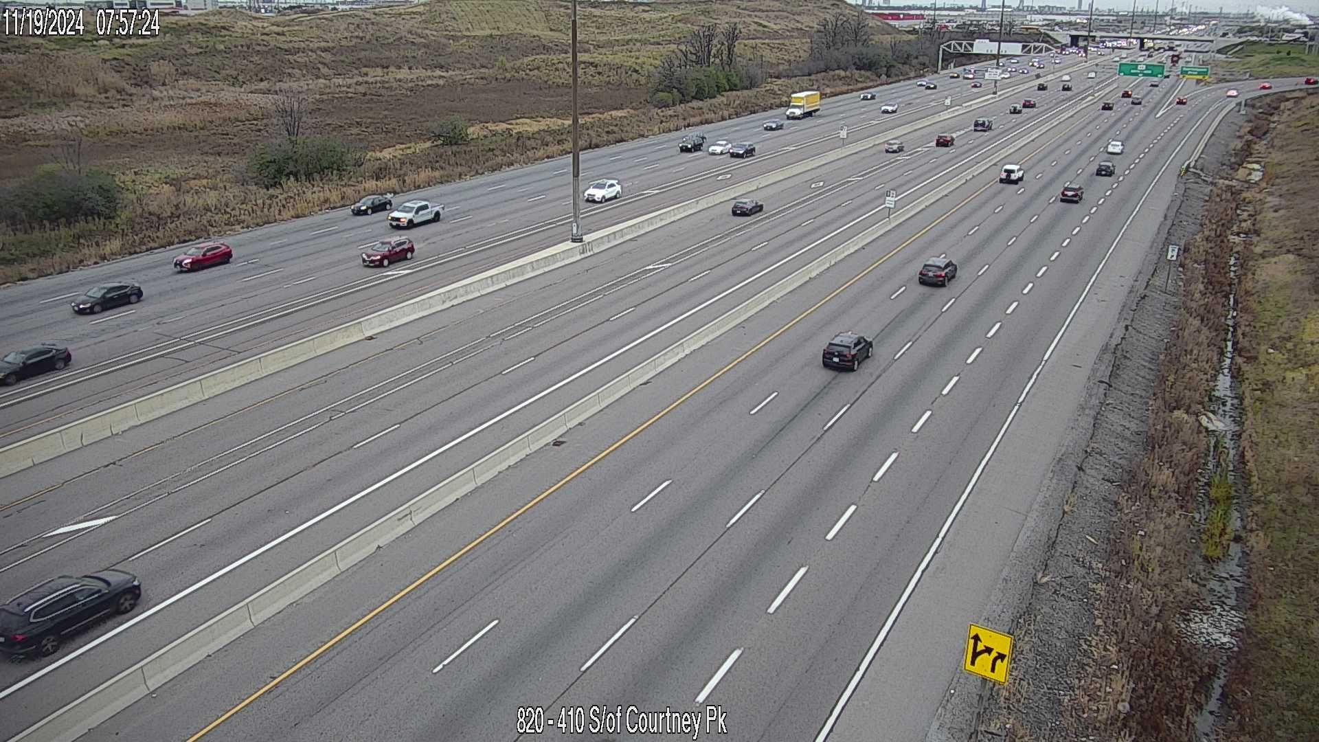 Traffic Cam Mississauga: Highway 410 near Courtneypark Drive
