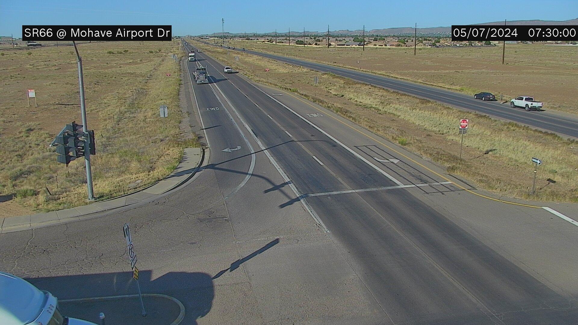 Traffic Cam Kingman › North: SR-66 NB 61.40 @Mohave Airport Dr