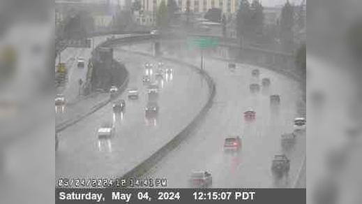 Traffic Cam Adams Point › West: TV108 -- I-580 : AT CHETWOOD ST