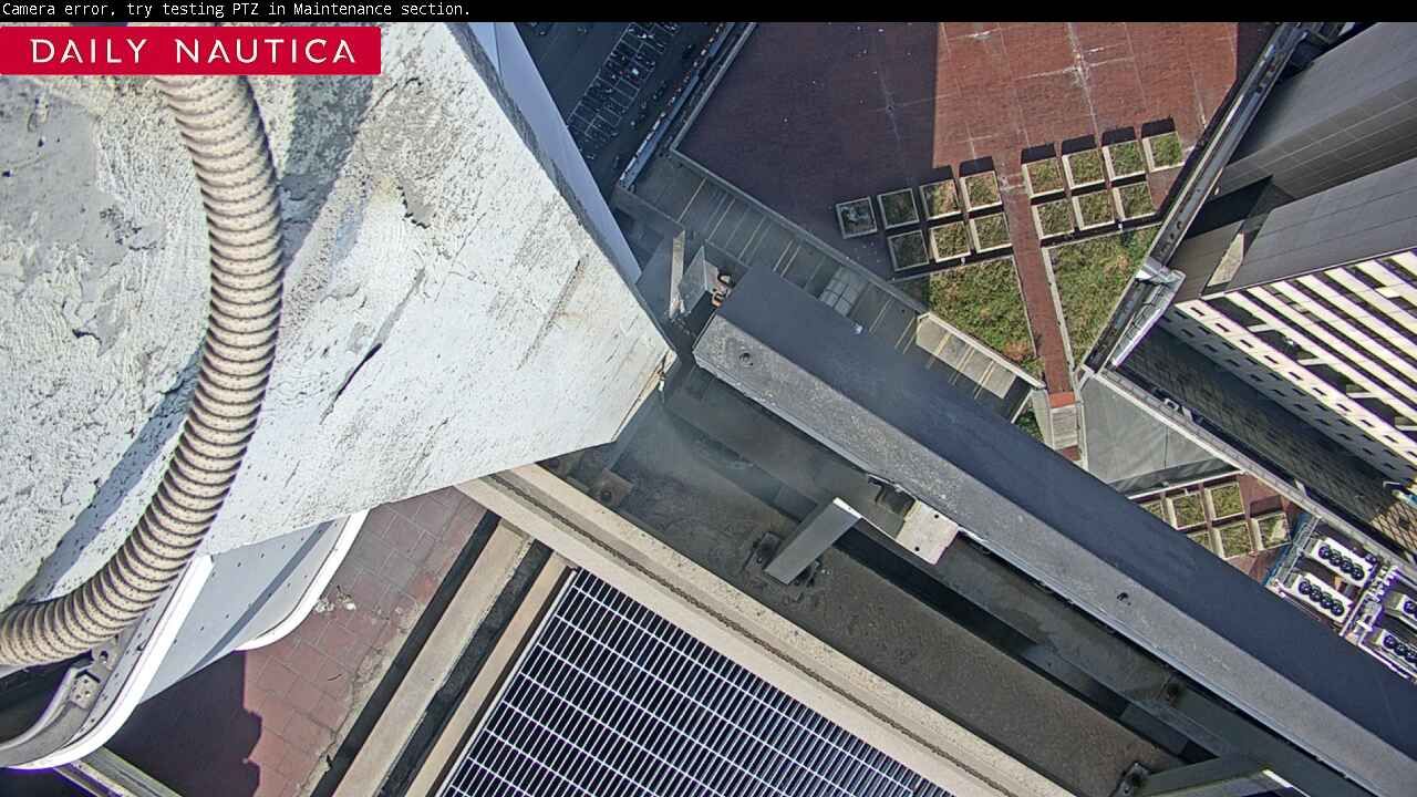 Traffic Cam Genoa: Lighthouse of Genoa - Porto Genova Imbarco - Porto Antico di Genova - Metropolitan City of Genoa