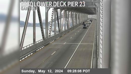 Traffic Cam San Quentin › East: TVR24 -- I-580 : Lower Deck Pier