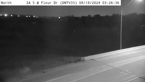 Traffic Cam Des Moines: DM - IA 5 @ Fleur (33)