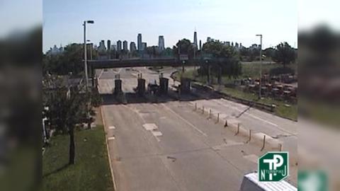 Traffic Cam Jersey City › South: MM 5.5 Hudson County Extension East of Interchange 14B - Liberty State Park