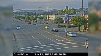 Duncan › North: 16, Hwy 1 in - at Trunk Rd, looking north