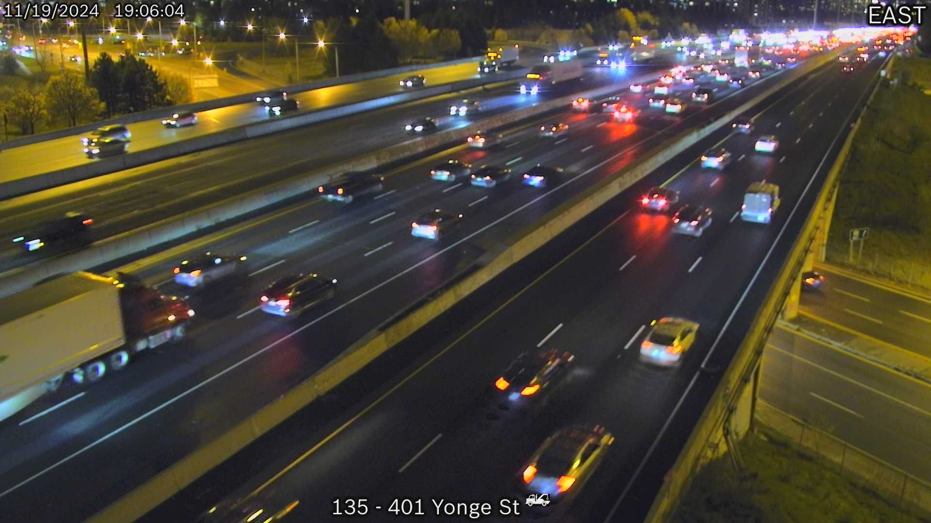 Traffic Cam North York: Highway 401 near Yonge Street