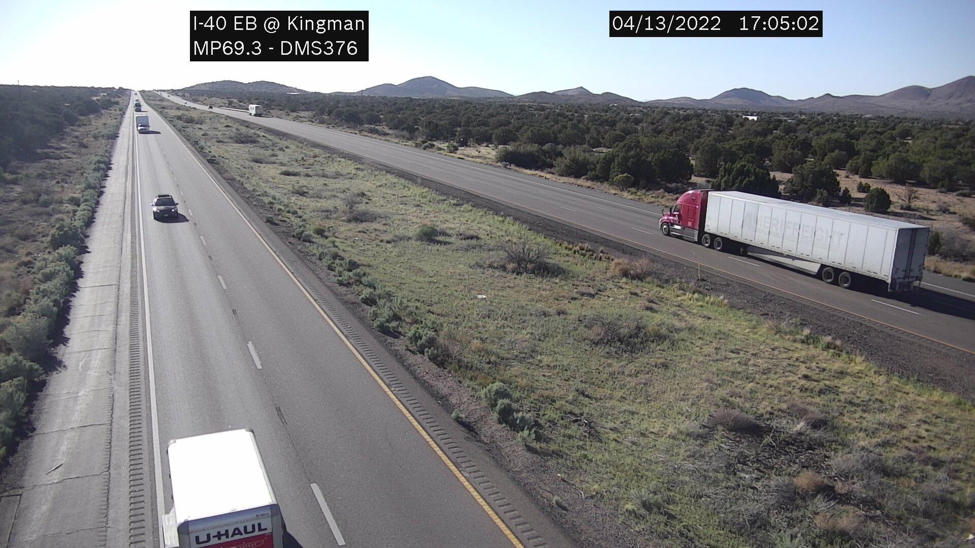 Traffic Cam Mohave › East: I-40 EB 69.30 @Kingman - DMS376