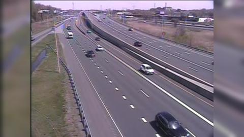 Traffic Cam Hartford: CAM - I-91 SB Exit 27 - Airport Rd