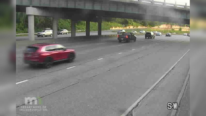 Traffic Cam Stevens Square - Loring Heights: I-94: I-94 WB @ Groveland Ave