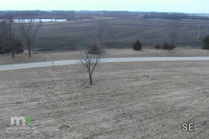 Traffic Cam Hope: I-35: I-35 NB @ C.S.A.H.4 EB (MP 32.8)