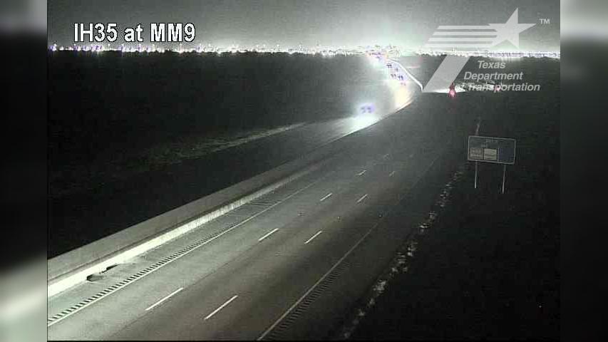 Traffic Cam Laredo › South: I-35 @ MM9