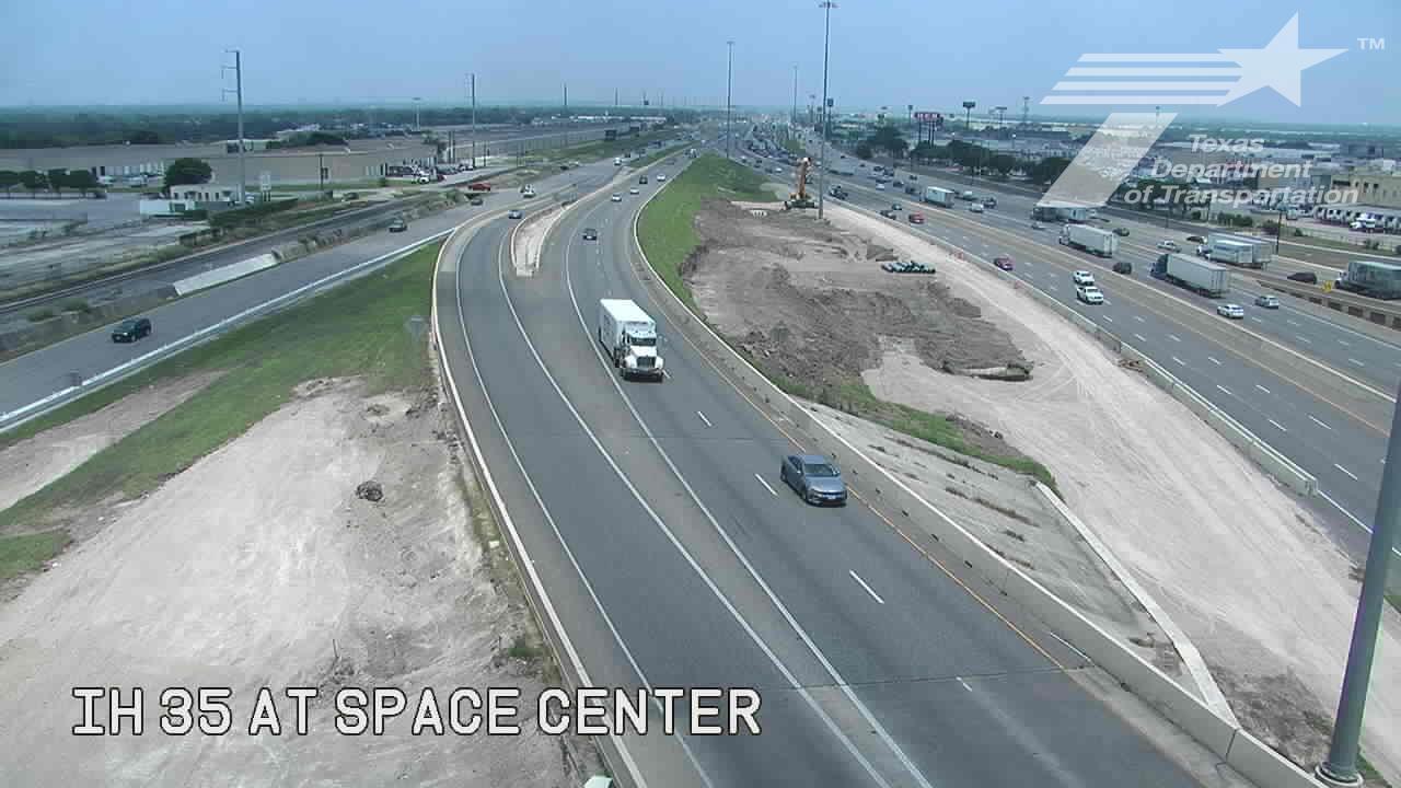 Traffic Cam San Antonio › North: IH 35 at Space Center