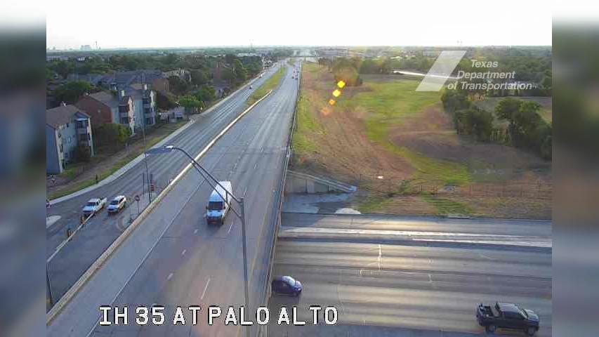 Traffic Cam San Antonio › South: IH 35 at Palo Alto