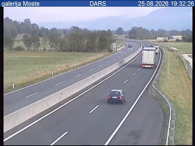 Traffic Cam Zirovnica: A2/E61, Karavanke - Ljubljana, galerija Moste