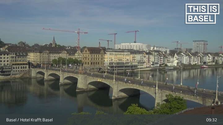 Basel: Martinskirche - Peterskirche - Middle Bridge, Basel - Basel Minster - Pfalz - Universität Basel - Spalentor - Rhine Promenade - Wettsteinbrücke