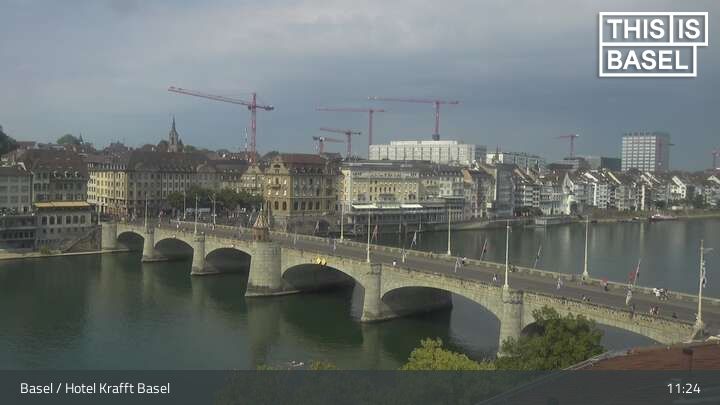 Basel: Martinskirche - Peterskirche - Middle Bridge, Basel - Basel Minster - Pfalz - Universität Basel - Spalentor - Rhine Promenade - Wettsteinbrücke