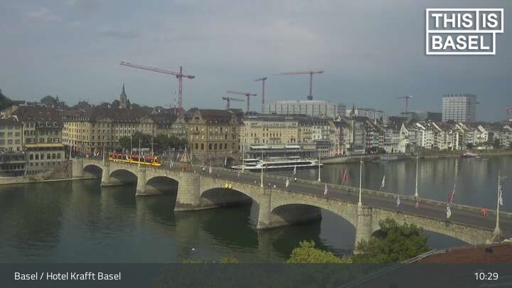 Basel: Martinskirche - Peterskirche - Middle Bridge, Basel - Basel Minster - Pfalz - Universität Basel - Spalentor - Rhine Promenade - Wettsteinbrücke