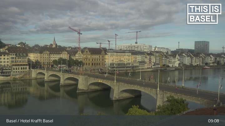 Basel: Martinskirche - Peterskirche - Middle Bridge, Basel - Basel Minster - Pfalz - Universität Basel - Spalentor - Rhine Promenade - Wettsteinbrücke
