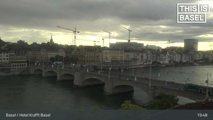 Basel: Martinskirche - Peterskirche - Middle Bridge, Basel - Basel Minster - Pfalz - Universität Basel - Spalentor - Rhine Promenade - Wettsteinbrücke