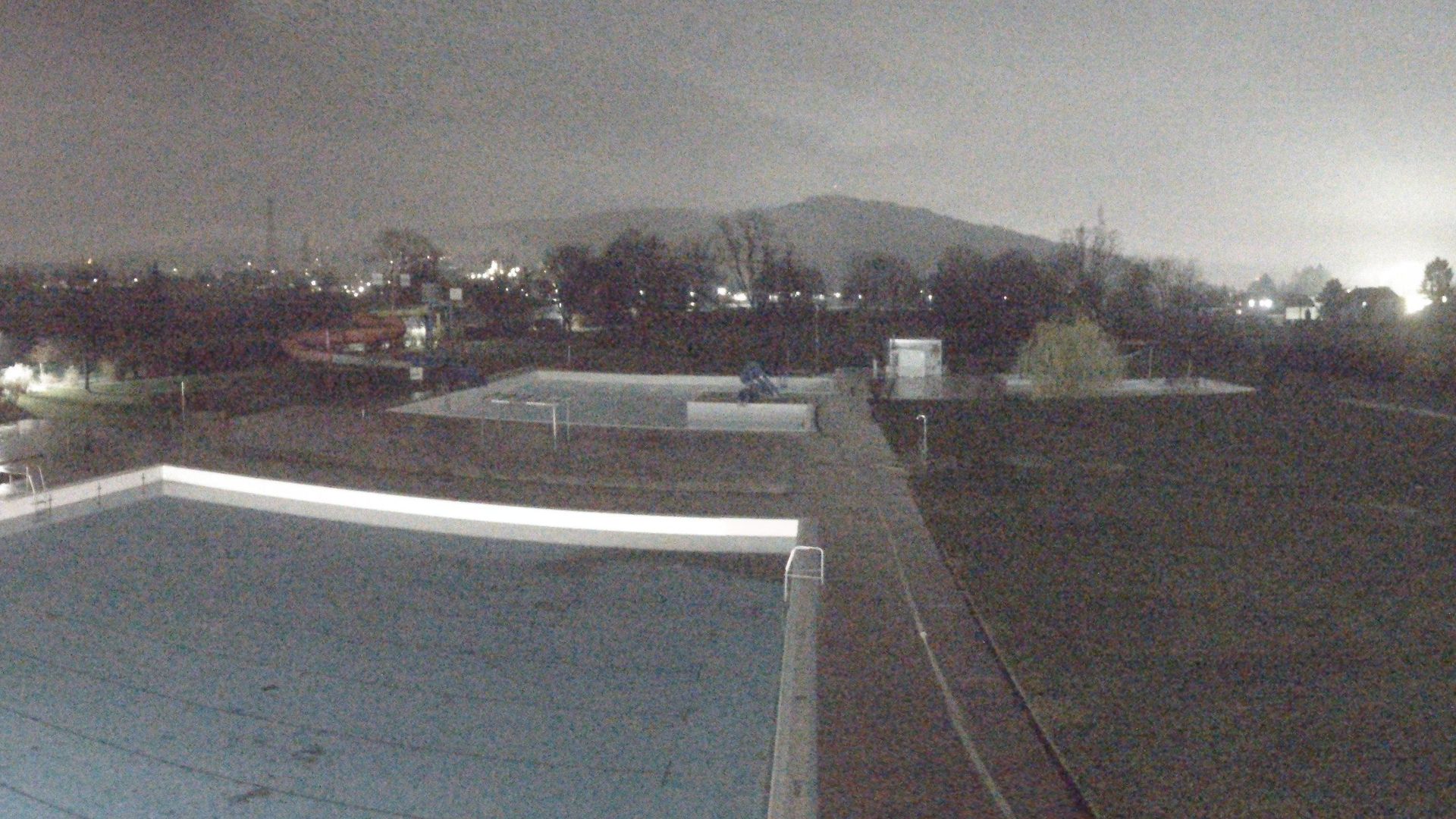 Traffic Cam Gemeinde Korneuburg: Korneuburg Bisamberg - Florian Berndl Bad