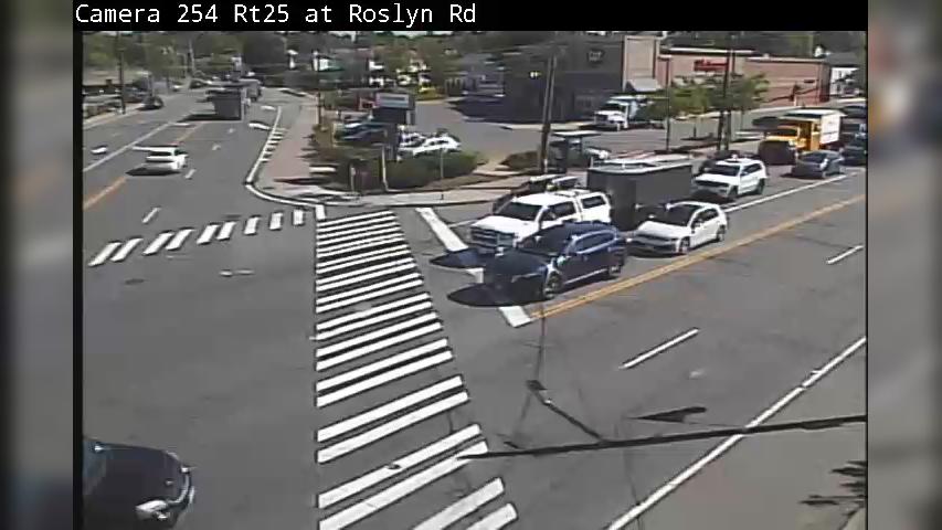 Traffic Cam Mineola › East: NY 25 Eastbound at Roslyn Road
