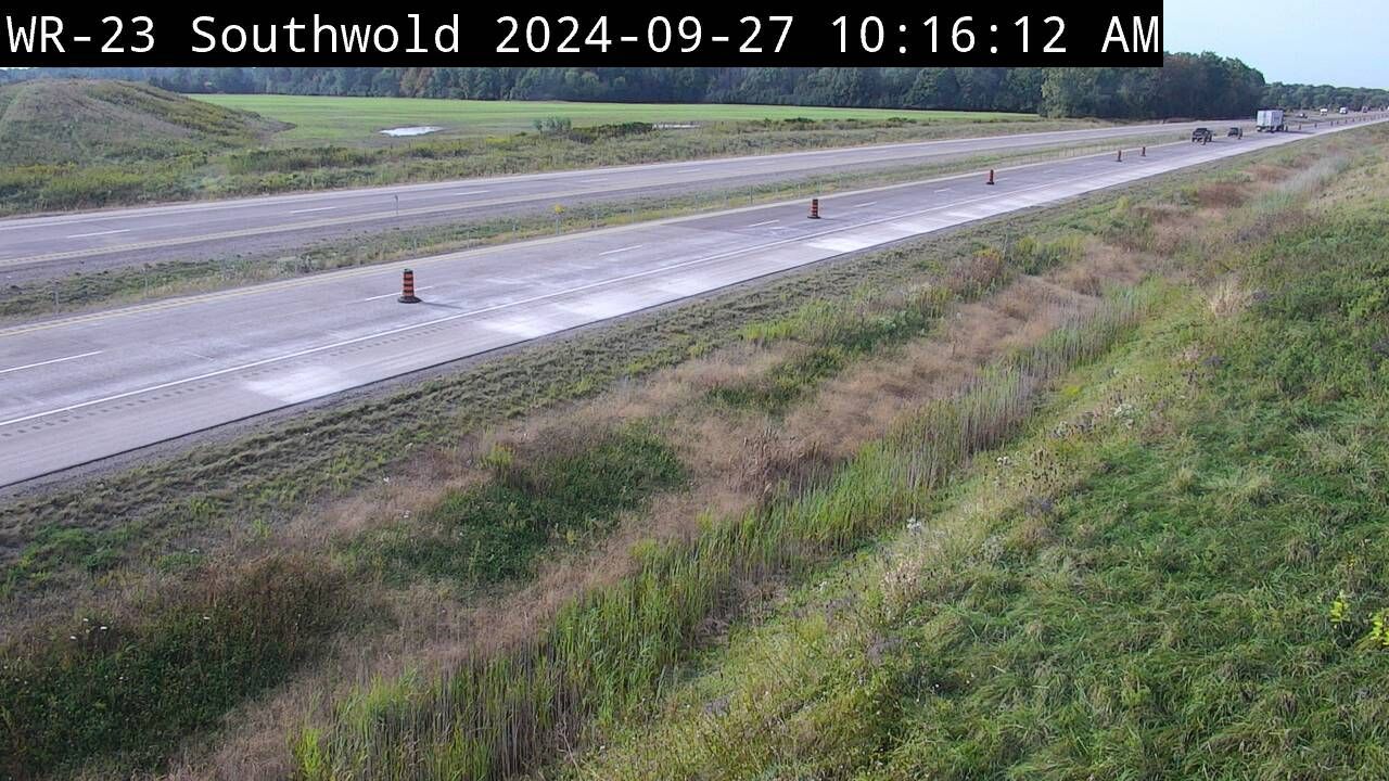Traffic Cam Southwold: Highway 401 near Regional Rd