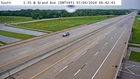 Traffic Cam West Des Moines: DM - I-35 @ Grand (49)