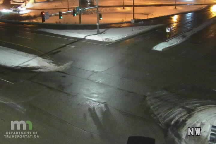 Traffic Cam Shorewood: T.H.7 EB @ Oak St