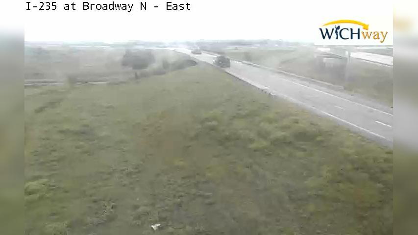 Traffic Cam Wichita Heights: I-235 at EO Broadway N