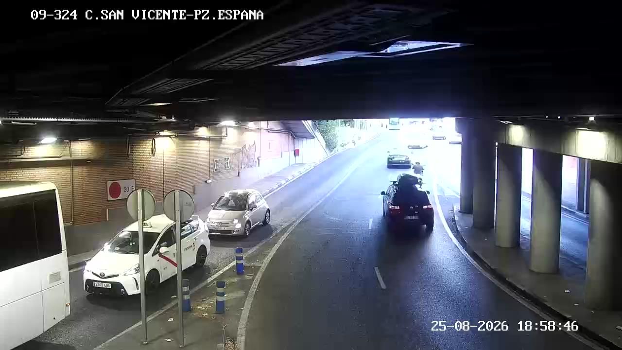 Traffic Cam Arguelles: CUESTA SAN VICENTE - BAILEN