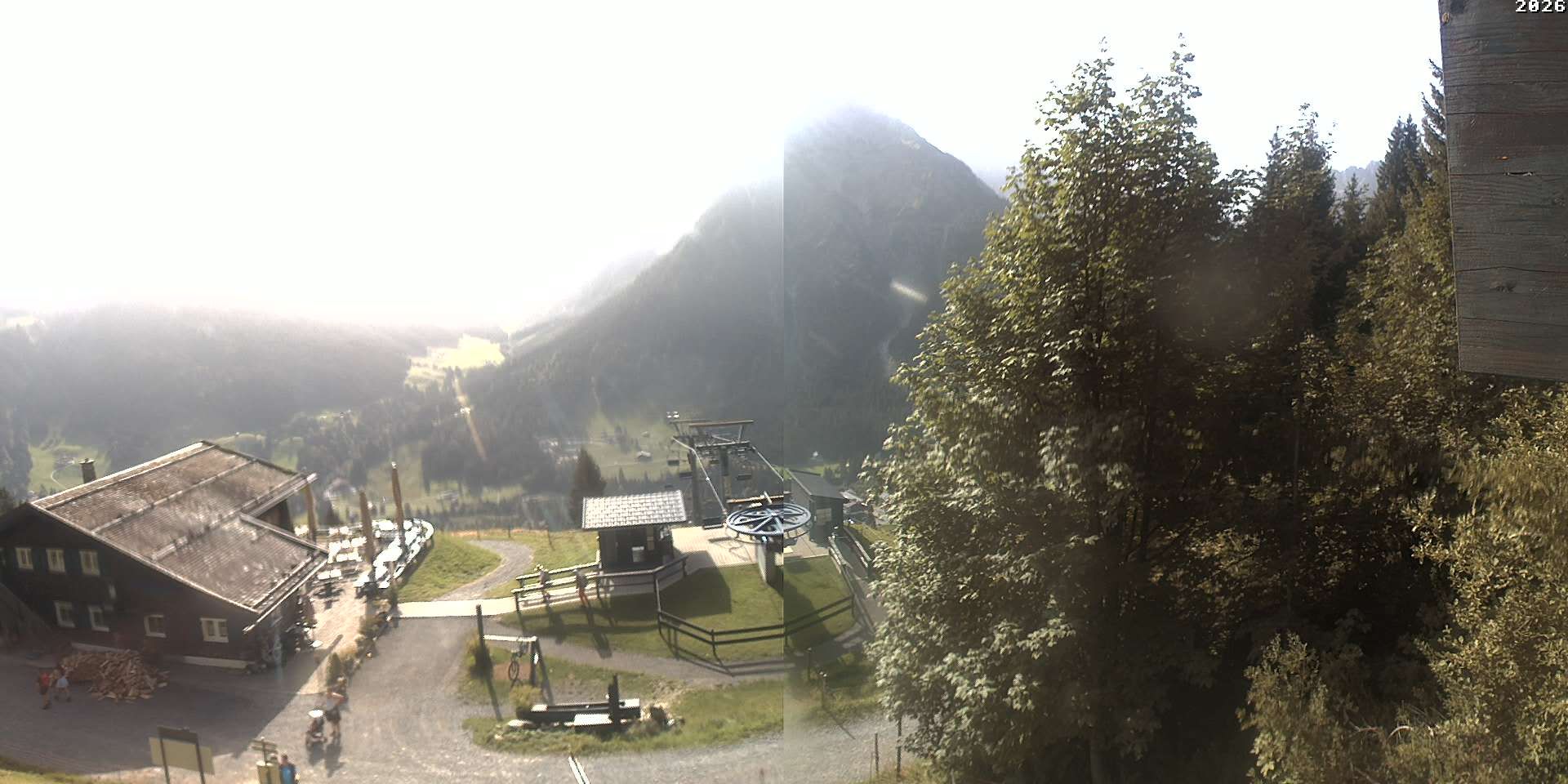Traffic Cam Hirschegg: Kleinwalsertal: Wanderregion Heuberg Sonna Alp