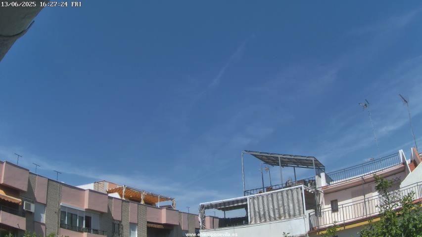Triana: Sevillas Vibrant León District Webcam