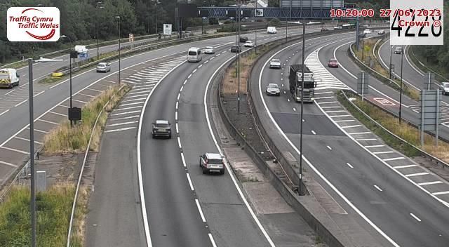 Traffic Cam Newport: M4 eastbound between junctions 26 and 25A (Malpas and Usk Bridge)