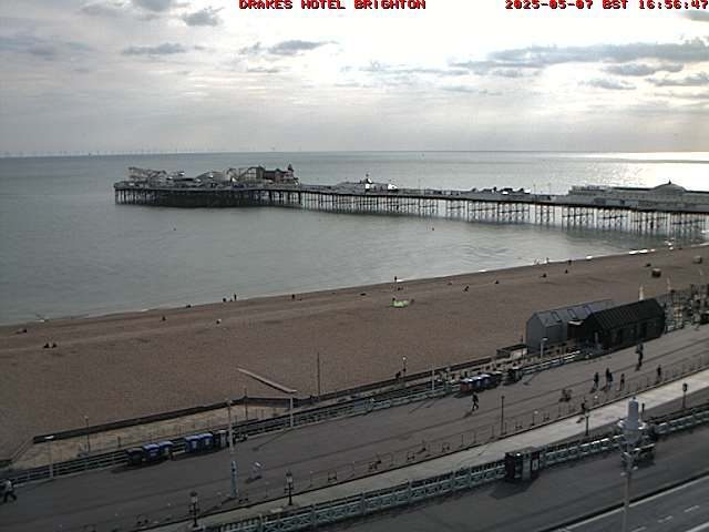 Traffic Cam Brighton › South-West: Brighton Pier