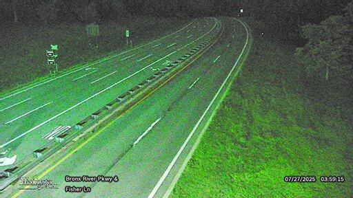 Traffic Cam Yonkers › South: Bronx River Parkway at Fisher Lane