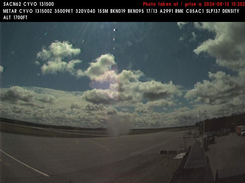 Traffic Cam Val-d'Or › South-East: Airport - South-East (Apron & Runway)