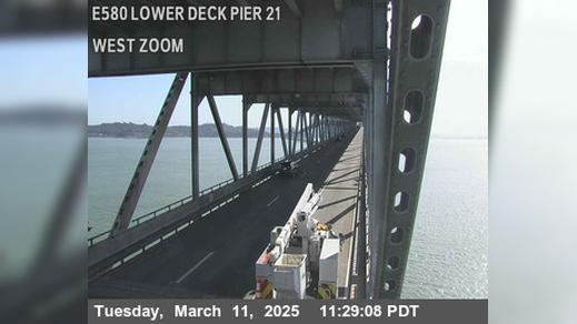 Traffic Cam San Quentin › East: TVR23 -- I-580 : Lower Deck Pier