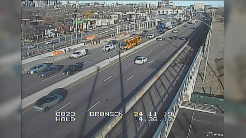 Traffic Cam (Old) Ottawa: HWY 417 NEAR BRONSON AVENUE