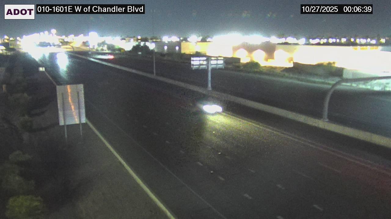Traffic Cam Guadalupe › East: I-10 EB 160.12 @W of Chandler
