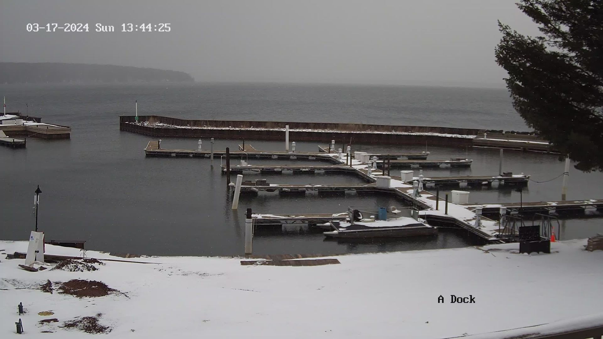 Traffic Cam Roys Point Shores: A Dock