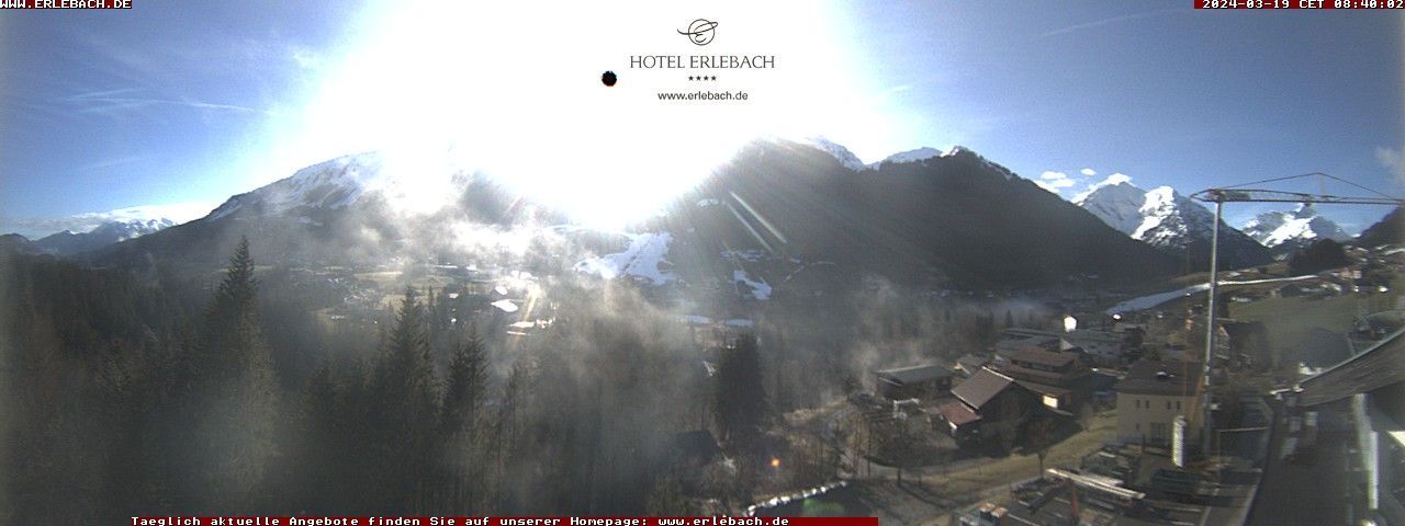 Traffic Cam Gemeinde Mittelberg: Hotel Erlebach eigene webcam - Blick von Ihrem Hotelzimmer