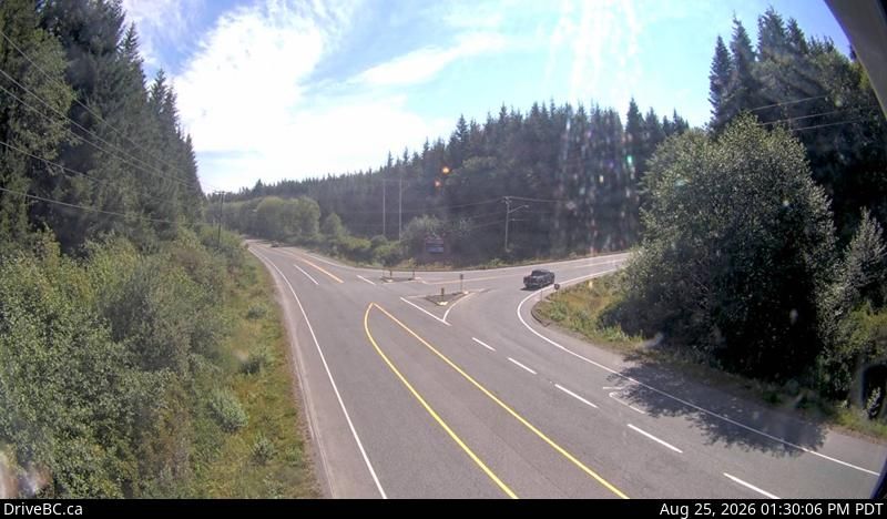 Traffic Cam Port Hardy › South: Hwy 19 at Hwy 30 (Port Alice Rd) junction, between - and Port McNeill, looking south
