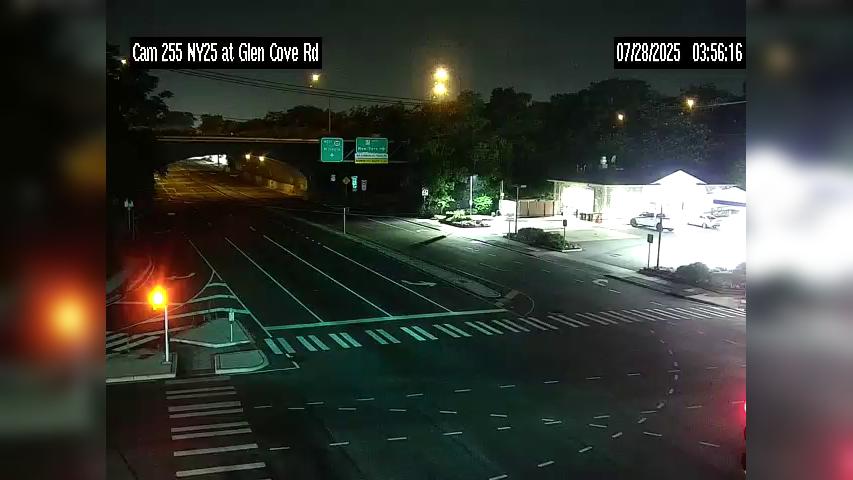 Traffic Cam Mineola: DECOM--NY 25 Eastbound at Willis Ave